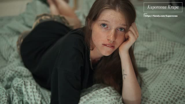 Sadece Senin Yarrağın Beni Yorgunluktan Kurtaracak Diyen Seksi Kız Salyalı Sakso Çekiyor