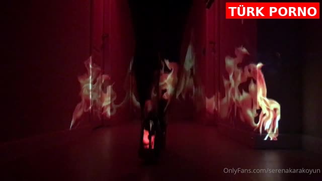 Azgın Türk Hatun Koca Yarrağı Götüne Dayayıp İnliyor