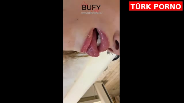 Şeffaf Bikinili Simge Barankoğlu Parmaklarını Gezdirdikten Sonra Çıplak Duşa Giriyor