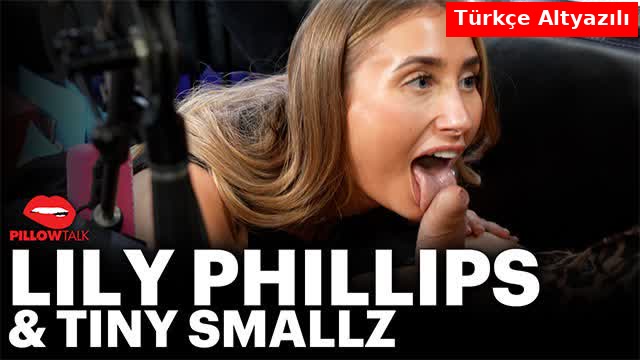 Podcast Canlı Yayında Lily Phillips Ve Willow Harper Küçük Bir İnsanın Yarrağını Yalarken