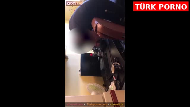 Eniştesine Masaj Yaptıran Genç Kadın Masaj Masasında Sikişmeye Başlıyor